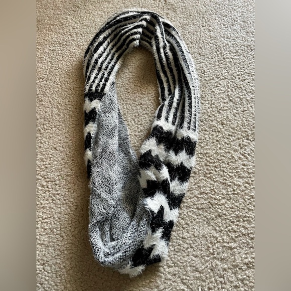Women’s Black and White Fuzzy Infinity Loop Scarf - Picture 3 of 9